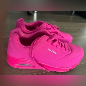 Hot pink sketchers